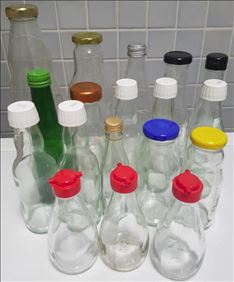 Abbildung: 18 leere Flaschen, einmachen