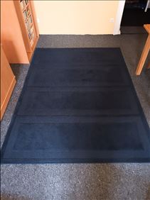 Abbildung: Teppich dunkel blau