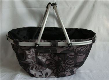 Abbildung: Korb / Einkaufskorb mit Abdeckung und Reißverschlussfach