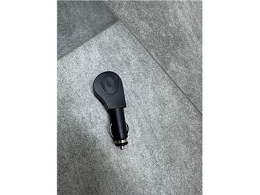 Abbildung: Auto Zigarettenanzünder auf USB A