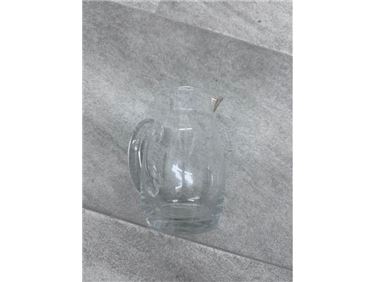 Abbildung: kleine Glaskanne