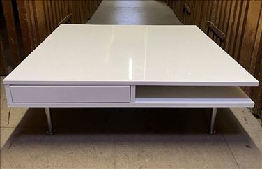 Abbildung: Stylischer IKEA Tofteryd Couchtisch in Weiß Hochglanz