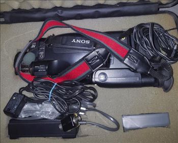 Abbildung: Sony Cam CCD-F500E,alle Kabeln,Ladegerät,2 Akkus,Koffer