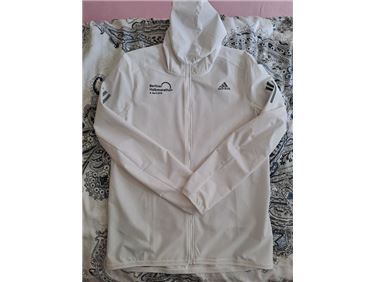Abbildung: Adidas Jacke Berlin Halbmarathon 2018 (Gr. M)