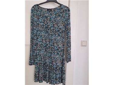 Abbildung: Knielanges Kleid in Gr. 40/42 (Gina Benotti)