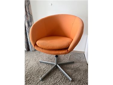 Abbildung: Schalensessel Farbe orange drehbar