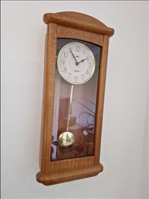 Abbildung: Wanduhr Kirschbaum