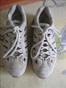 Abbildung: Lederschuhe, Sneaker aus Spanien Gr. 37