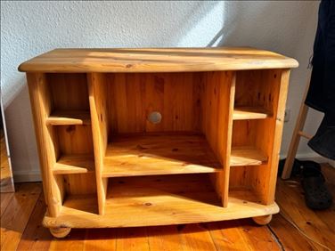 Abbildung: TV Tisch Massivholz 