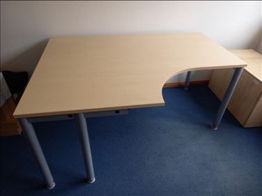 Abbildung: Büroeckschreibtisch/ Computertisch