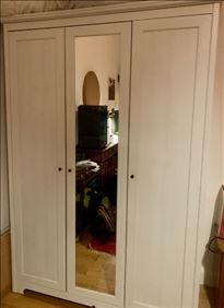 Abbildung: Ikea Kleiderschrank. weiß in gutem Zustand 