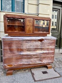 Abbildung: Vitrine / Buffet antik und gut erhalten - massives Holz 