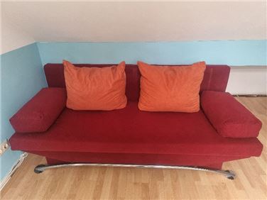 Abbildung: Couch mit Schlaffunktion 