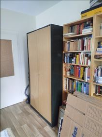 Abbildung: verschenke leicht demontierbaren Kleiderschrank 