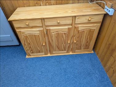 Abbildung: Echtholz Schrank