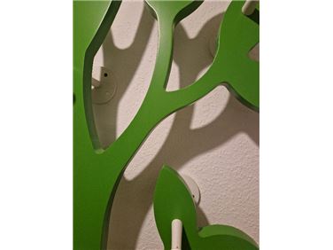 Abbildung: grüne Garderobe Baum