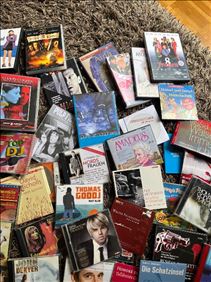 Abbildung: DVDs / CDs