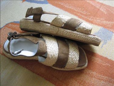 Abbildung: hochwertige Sandalen aus Italien Gr. 37, Leder und