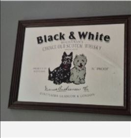 Abbildung: Suche diesen Barspiegel von Black and White Whiskey