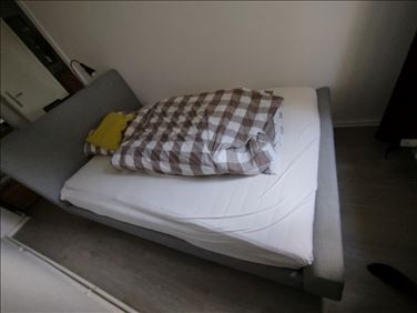 Abbildung: 1,40 m Bett mit oder ohne Matratze 