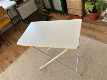 Abbildung: RESERVIERT Gartentisch / Beistelltisch aus Metall (klappbar)