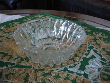 Abbildung: 4 schwerere Glasschalen aus Familien-Nachlass