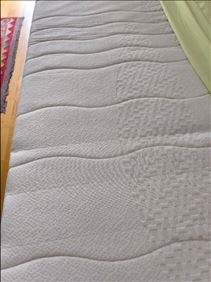 Abbildung: Bett inkl.Rollrost u. Matratze