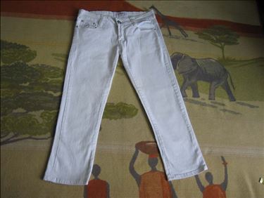 Abbildung: Stretch-Jeans, Capri-Jeans Gr. 34,wenig getragen
