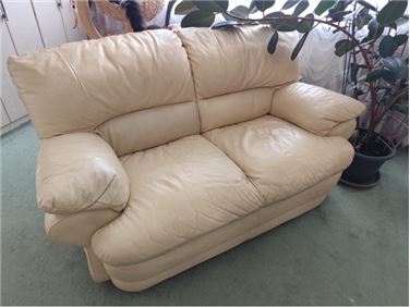 Abbildung: verschenke Ledercouch 2 Sitzer