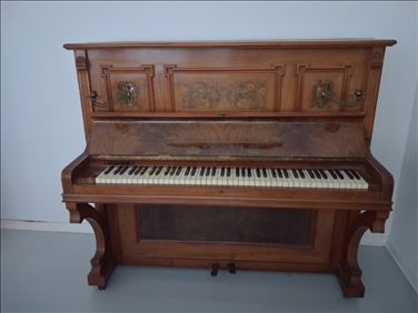 Abbildung: Klavier von Ferdinand Manthey