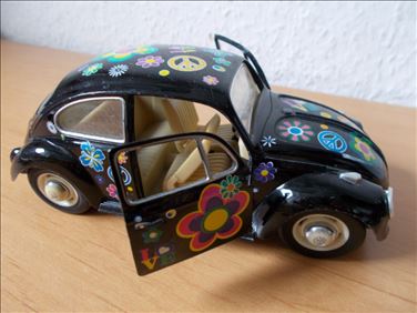 Abbildung: 1967er Classical Beetle im Flower-Power-Stil