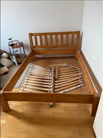 Abbildung: Bett 1,40 x 200 hochwertig  mit Bastelarbeit