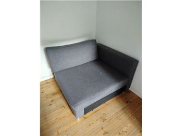 Abbildung: Kleine Couch oder großer Sessel