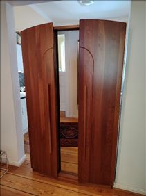 Abbildung: Schöner Garderobenschrank