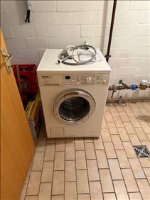Abbildung: Miele Waschmaschine mit kaputter Elektronik zu verschenken!