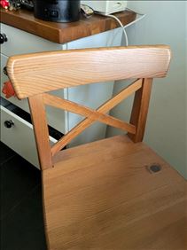 Abbildung: Bistrotisch u passende Stühle mit Lehne  (3 oder 4 Stück)
