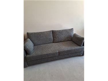 Abbildung: Sofa mit Relax- und Schlaffunktion, mit Bettkasten