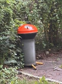 Abbildung: Großer Garten,grill mit Temperaturanzeige