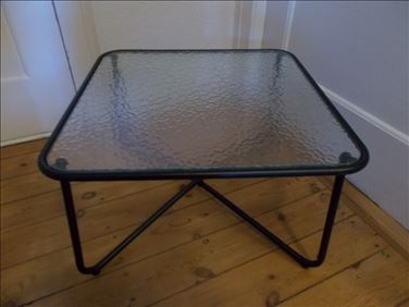 Abbildung: Tausche Beistell-/Couchtisch 60x60x35 cm gegen 1x Shampoo