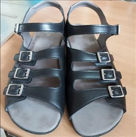 Abbildung: BÄR Sandalen schwarz Gr. 41 butterweiches Leder