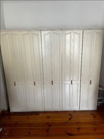 Abbildung: Kleidungsschrank